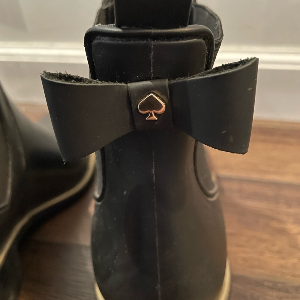Kate Spade Edimburg Ankle High Rain Boots Low Gold Trim Bow Back Matte Black 9 - Picture 8 of 13